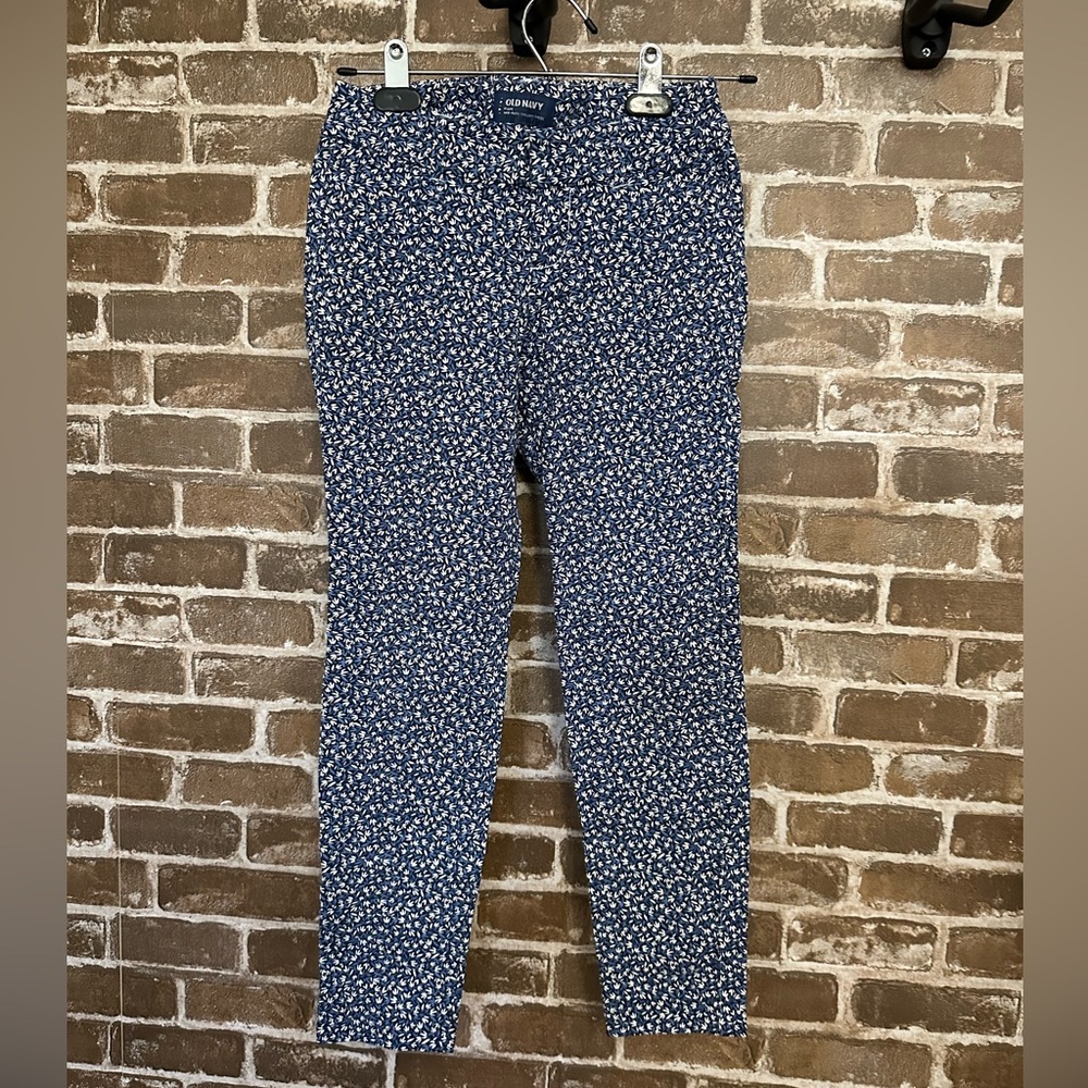 Old Navy Floral Printed Pixie Trousers